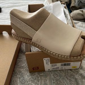Born Sandals still in box- ordered wrong size